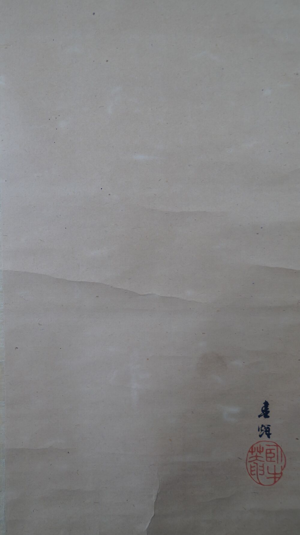 Detailansicht der Kuenstlersignatur und des roten Siegels im Kakemono Springender Karpfen