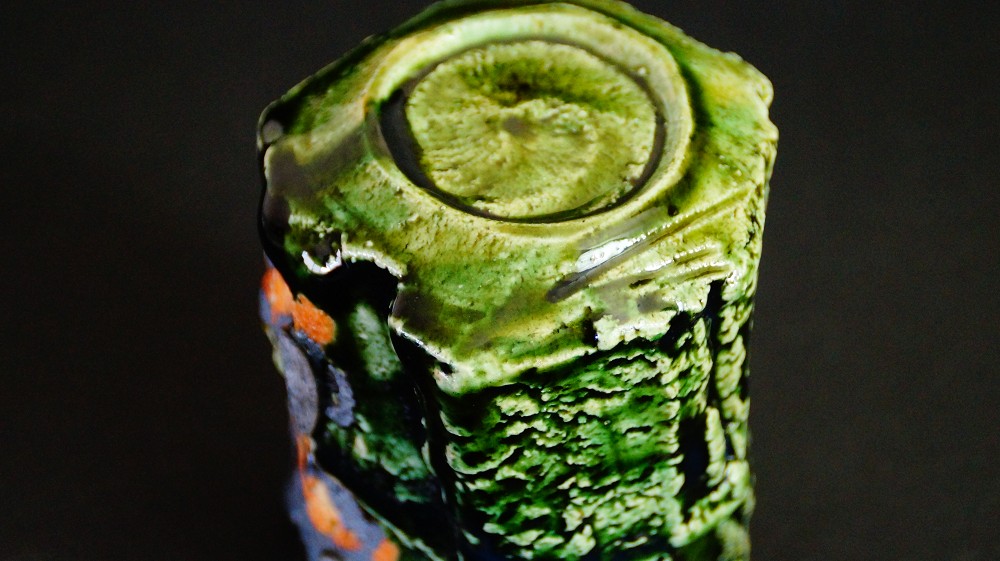 Yunomi Teeschale aus Oribe-Keramik von Kawachi Hidetoshi Boden Nahaufnahme