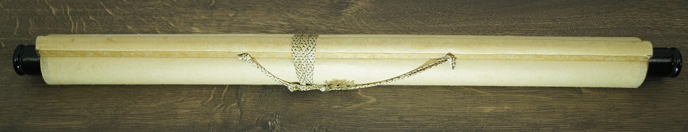 Kakemono Pfingstrosen und Sakura Zusammengerollt