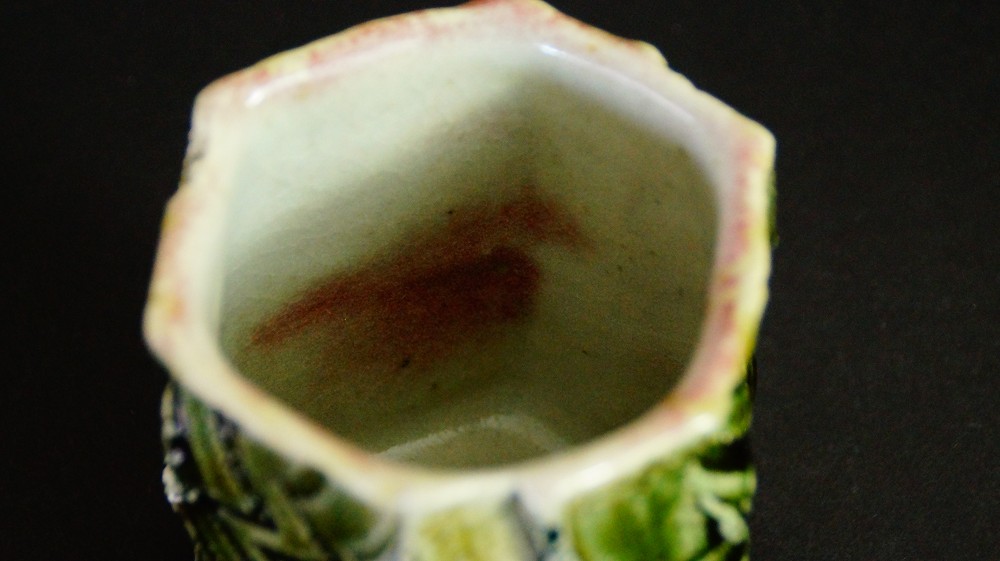 Yunomi Teeschale aus Oribe-Keramik von Kawachi Hidetoshi Innenansicht Nahaufnahme