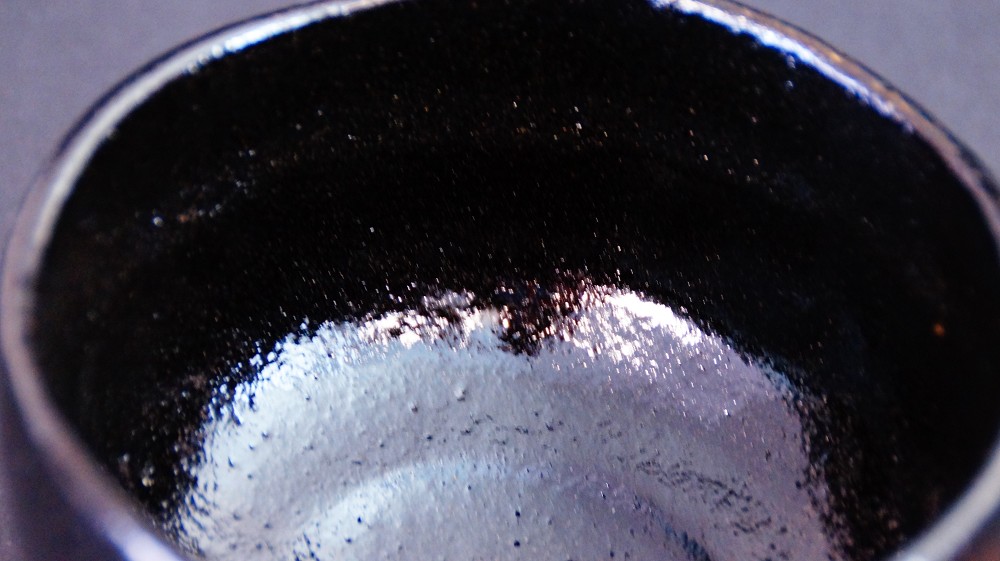Chawan de cerámica Raku primer plano del interior