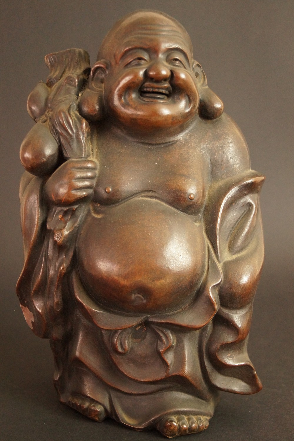 Figurine de Hotei en céramique de Bizen vue de face