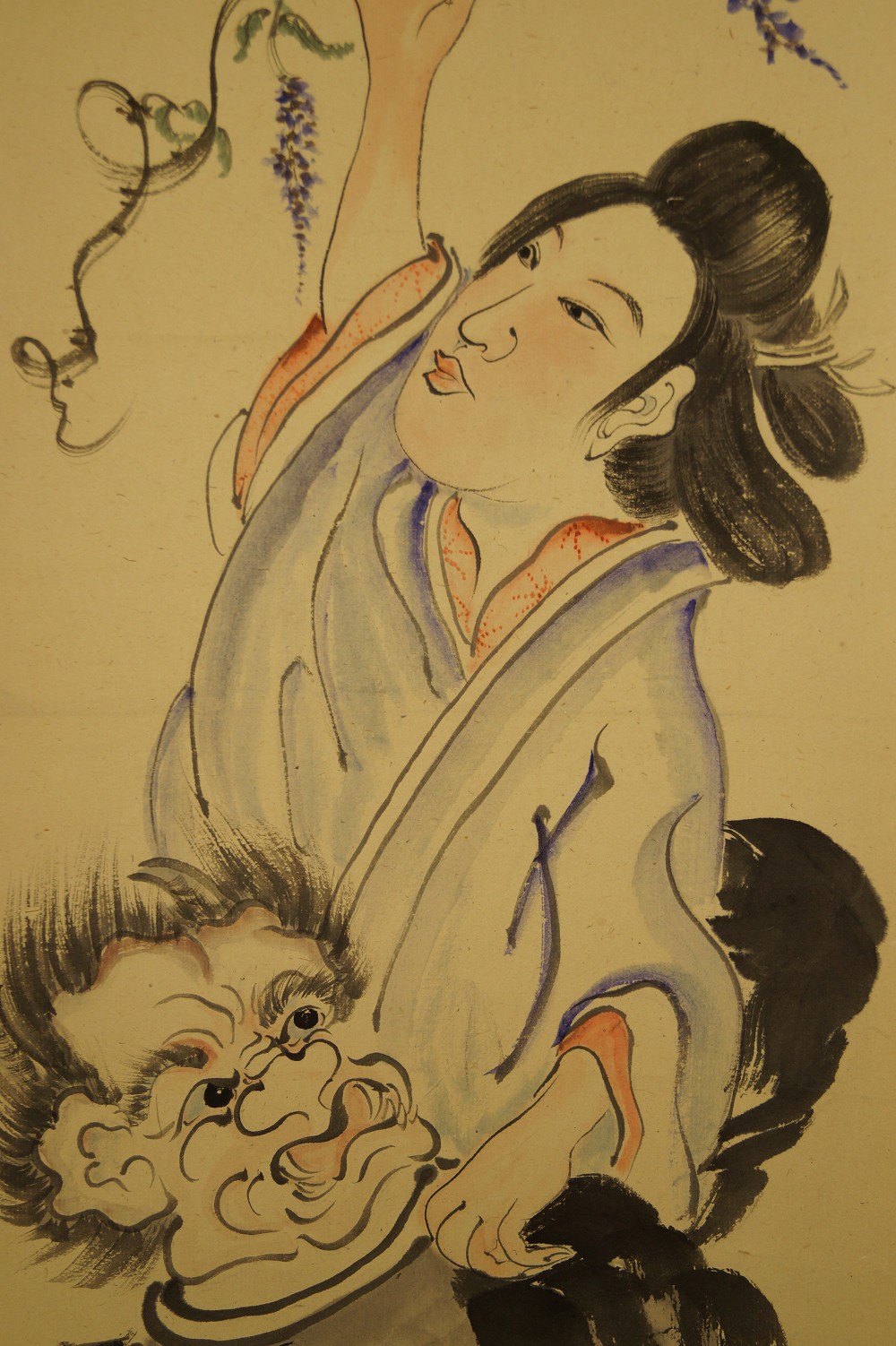 Dame unter Glyzinienblueten Motiv Nahaufnahme 1