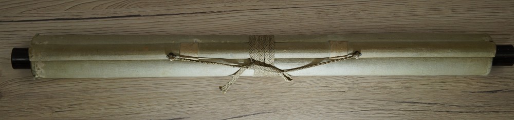 Hotei Rollbild Kakemono zusammengerollt