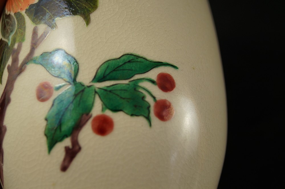 Peony Vase Berry Motif Close-Up 2