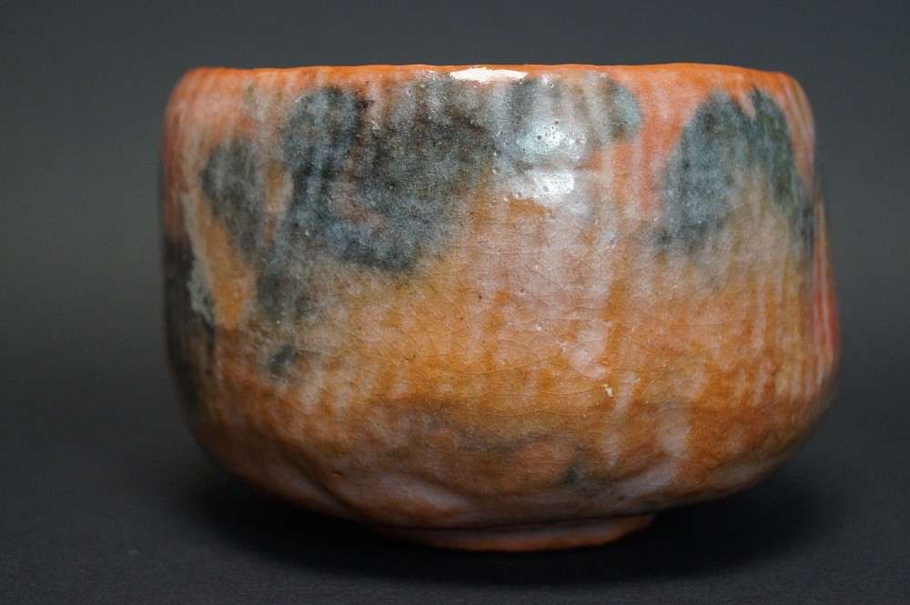 Czarka do herbaty chawan Raku od Shoraku Sasaki widok z przodu