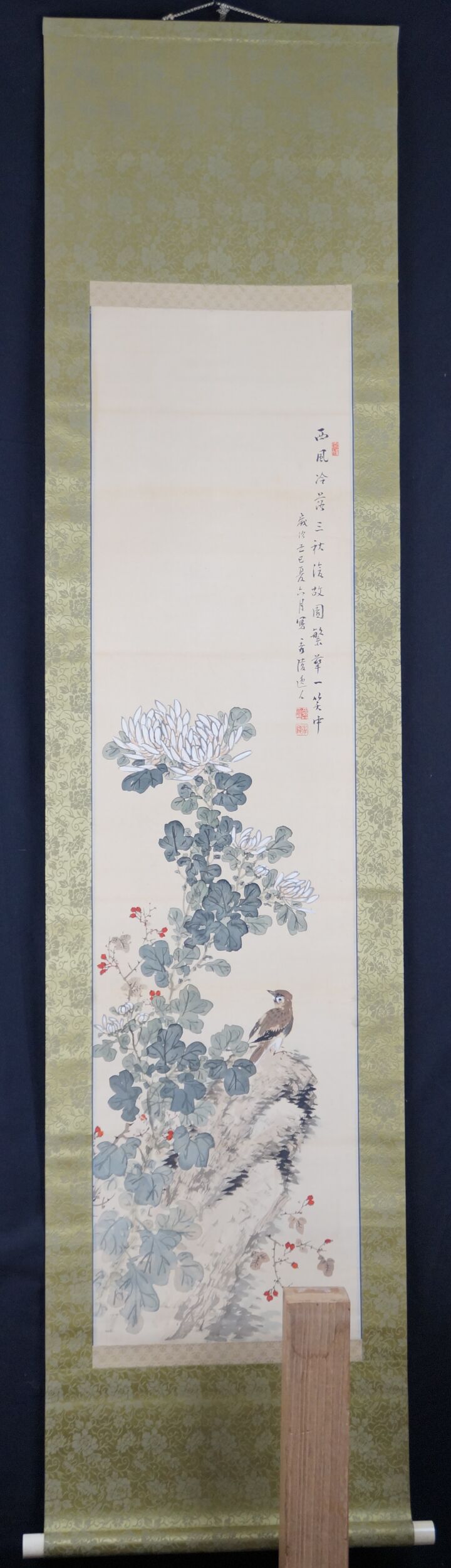 Kakemono Herbstchrysanthemen von Amano Shuryo in voller gerahmter Ansicht mit Aufbewahrungsbox