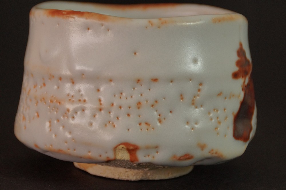 Chawan aus Shino-Keramik von Noritoshi Takagi Seitenansicht 2