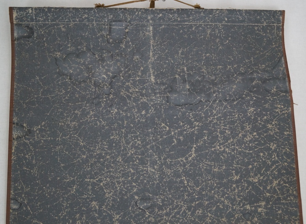Die Kiefer und der knorrige Pflaumenbaum Rueckansicht Rollbild