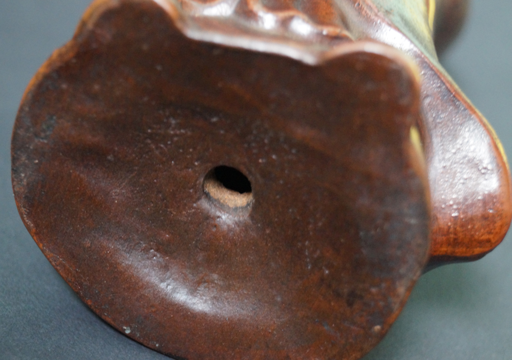 Bodhidharma Daruma Figur aus Bizen-Keramik Boden Nahaufnahme