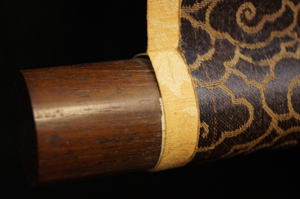 Rollendetail mit Brokateinfassung Nahaufnahme