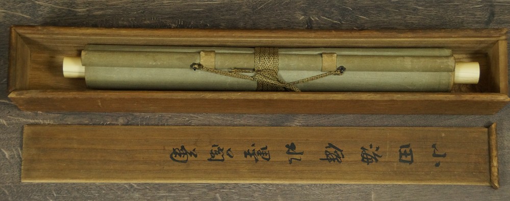 Blueten im Mondlicht von Toyohiko Okamoto Kakemono zusammengerollt in Aufbewahrungsbox
