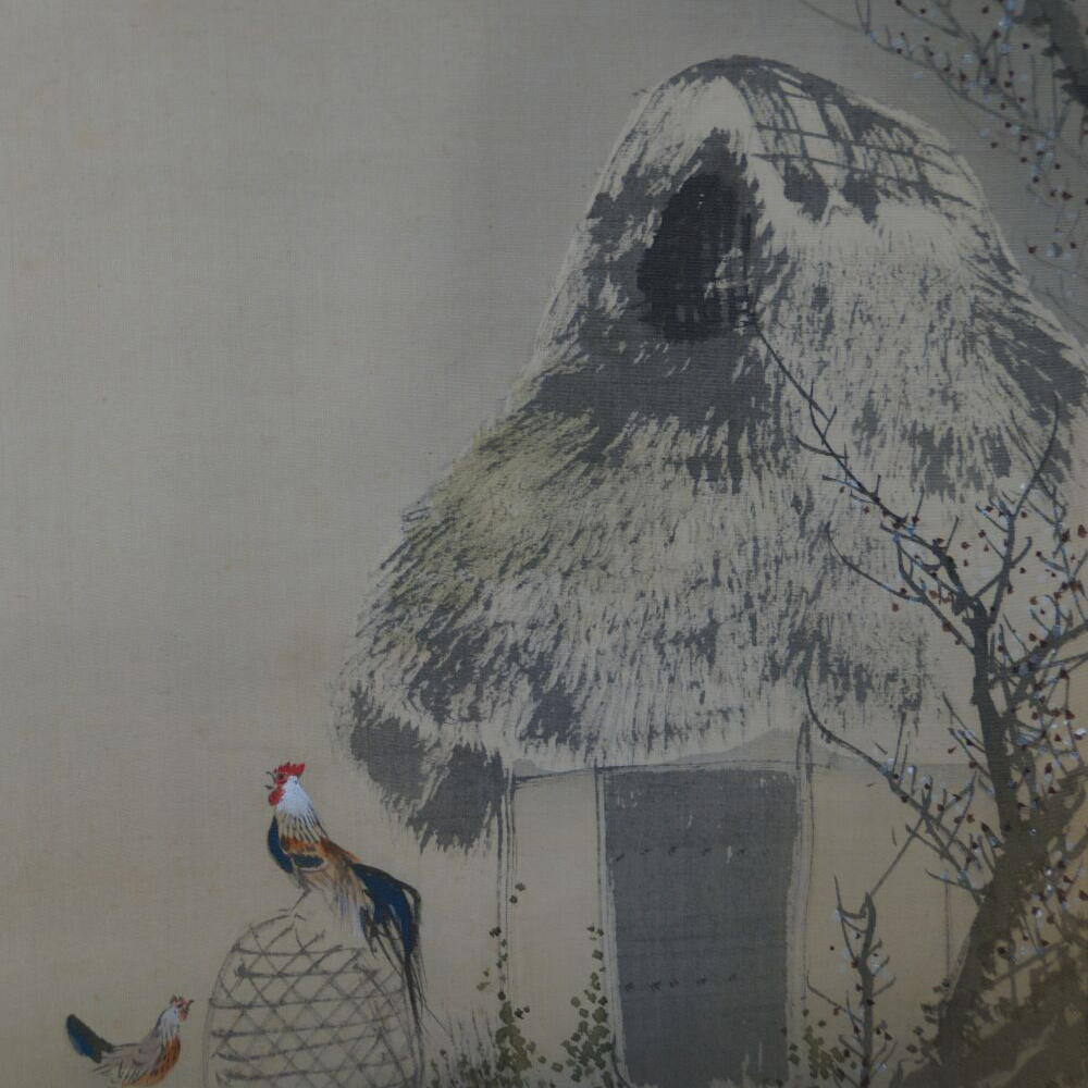 Gesamtmotiv des Kakemono Hahn und Pflaumenblueten mit Hahn und Henne vor verschneiter Strohhuette, ohne Rahmung