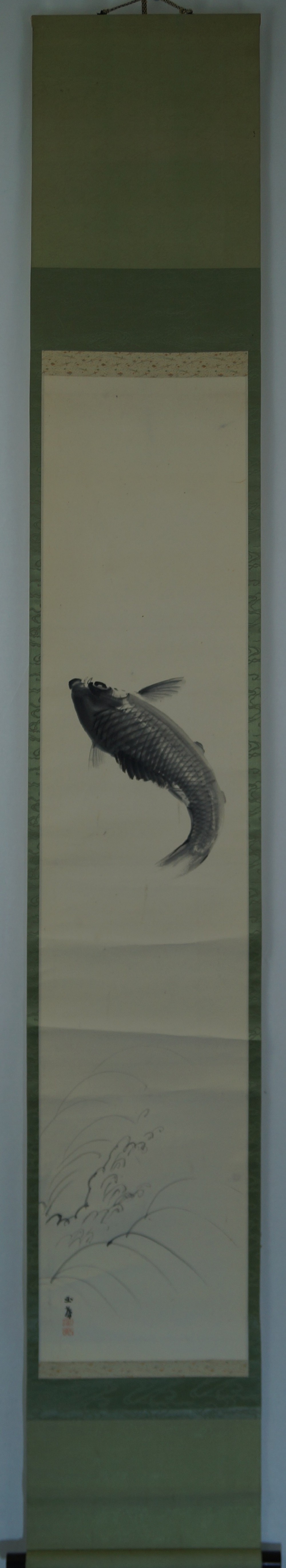 Kakemono Springender Koi Gesamtansicht Rollbild