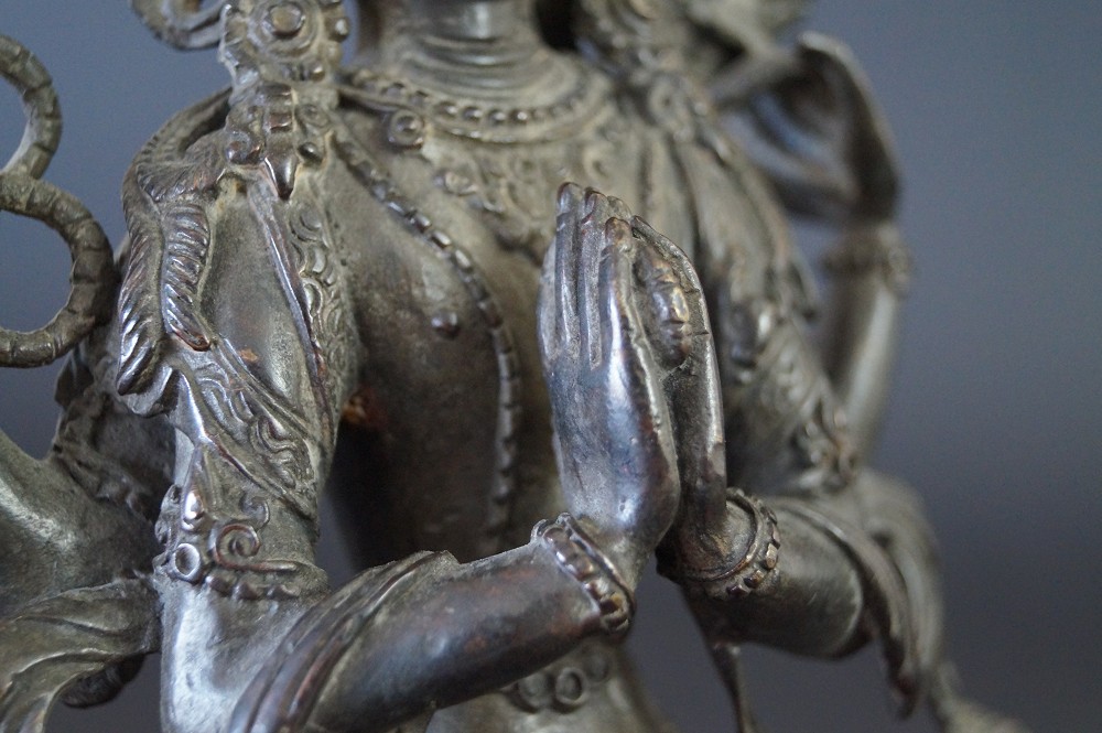 Nepalesische Buddhafigur aus Bronze Motiv Nahaufnahme 3