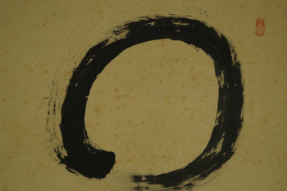 Enso de Tamai Kazan primer plano de caligrafía