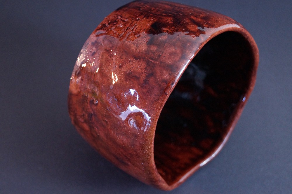 Bol à thé Raku Chawan par Shoki Kimura gros plan sur la glaçure