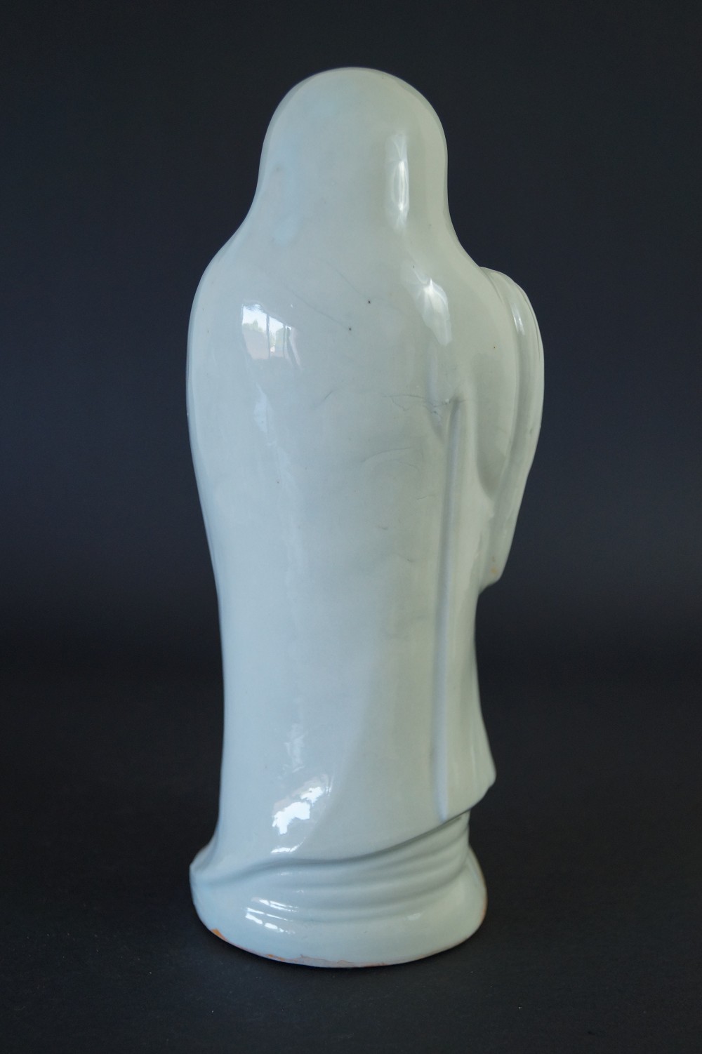 Japanische Bodhidharma Daruma Figur aus Kutani Porzellan Rueckansicht 2
