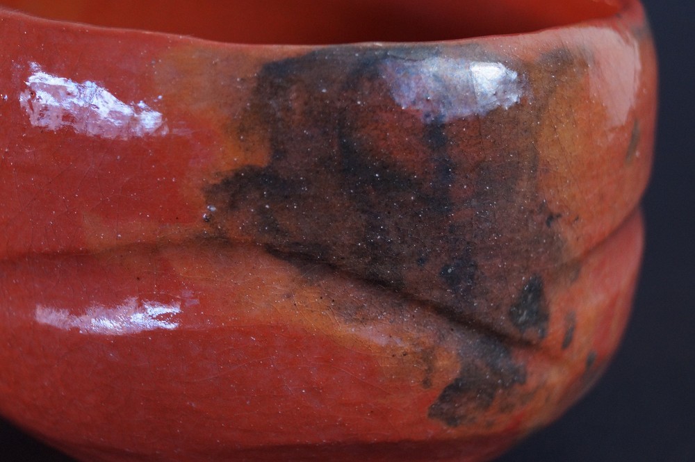 Ciotola da tè Raku chawan di Ryoraku Heian primo piano dello smalto 2