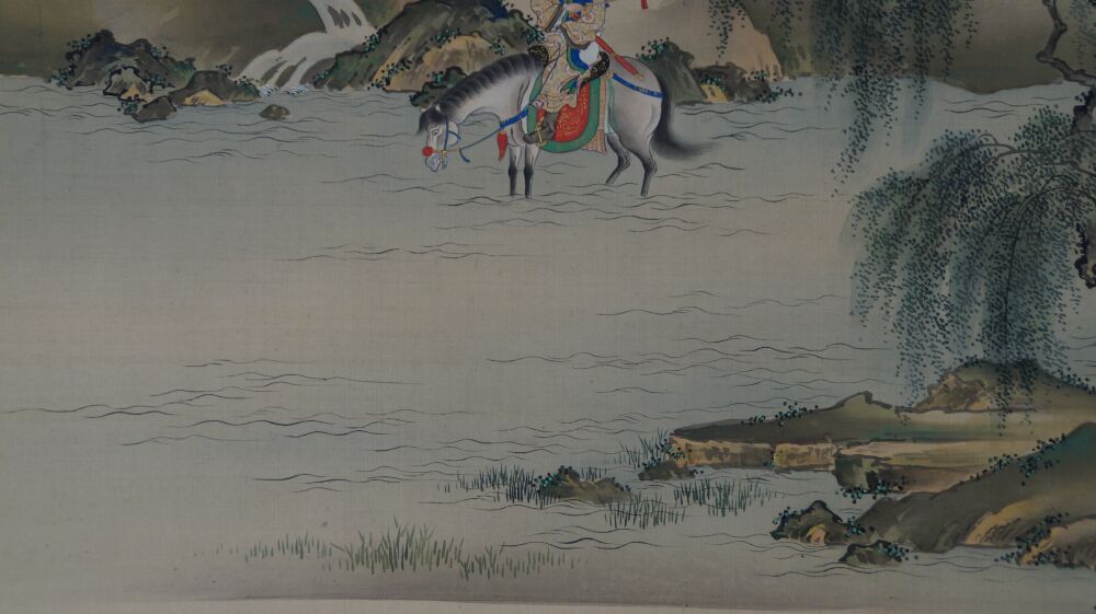 Nahaufnahme des Reiters auf dem Schimmel beim Ueberqueren des Flusses im Kakemono Begegnung am Fluss