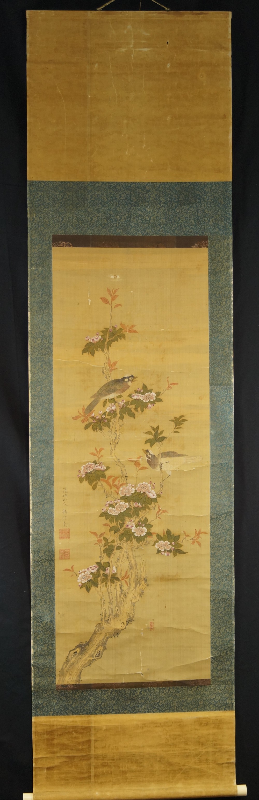 Kakemono Bunter Vogel im Rosengarten von Nakahama Tsuru Gesamtansicht Rollbild