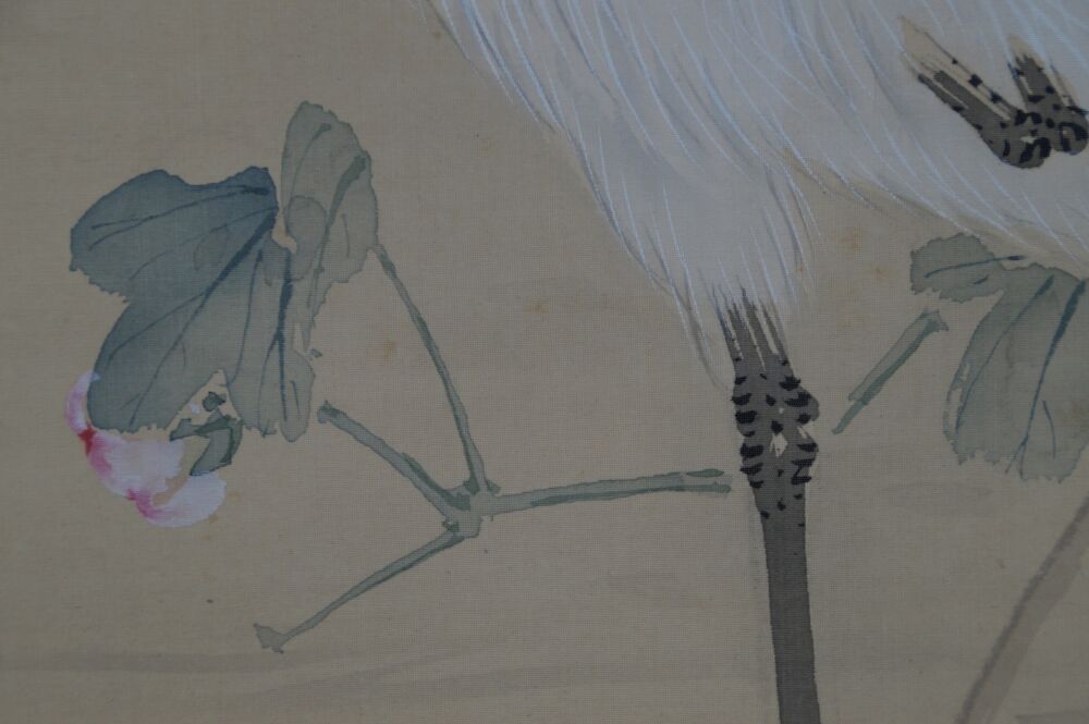 Weitere Detailansicht der Fuesse des Reihers und einer Bluetenknospe im Kakemono