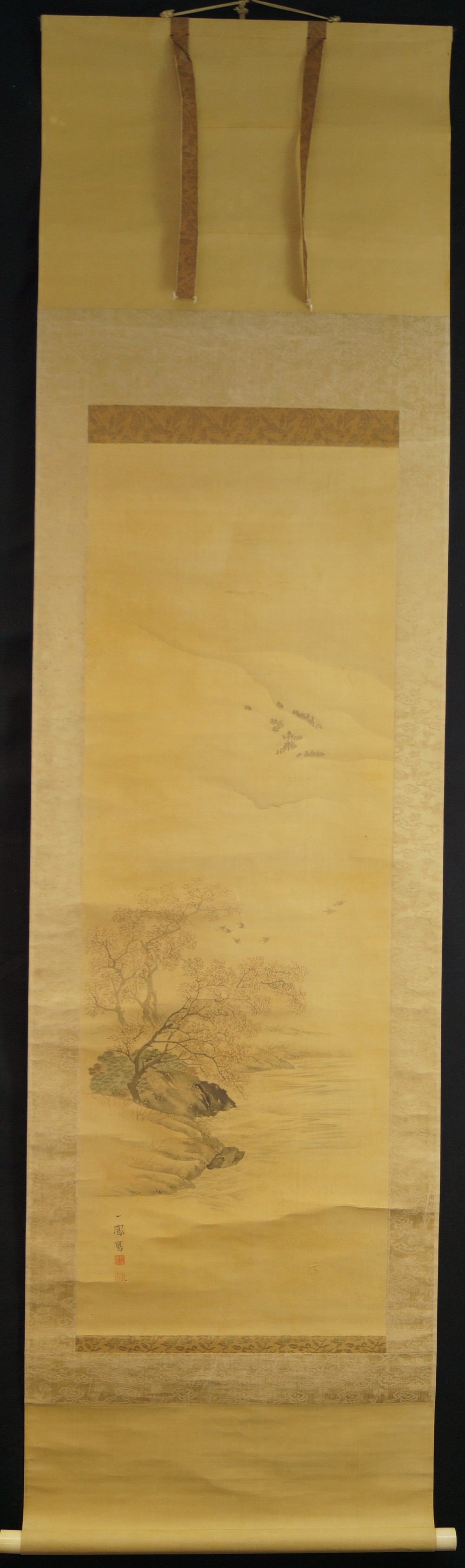 Kakemono Herbstlicher Baum am Flussufer Gesamtansicht Rollbild