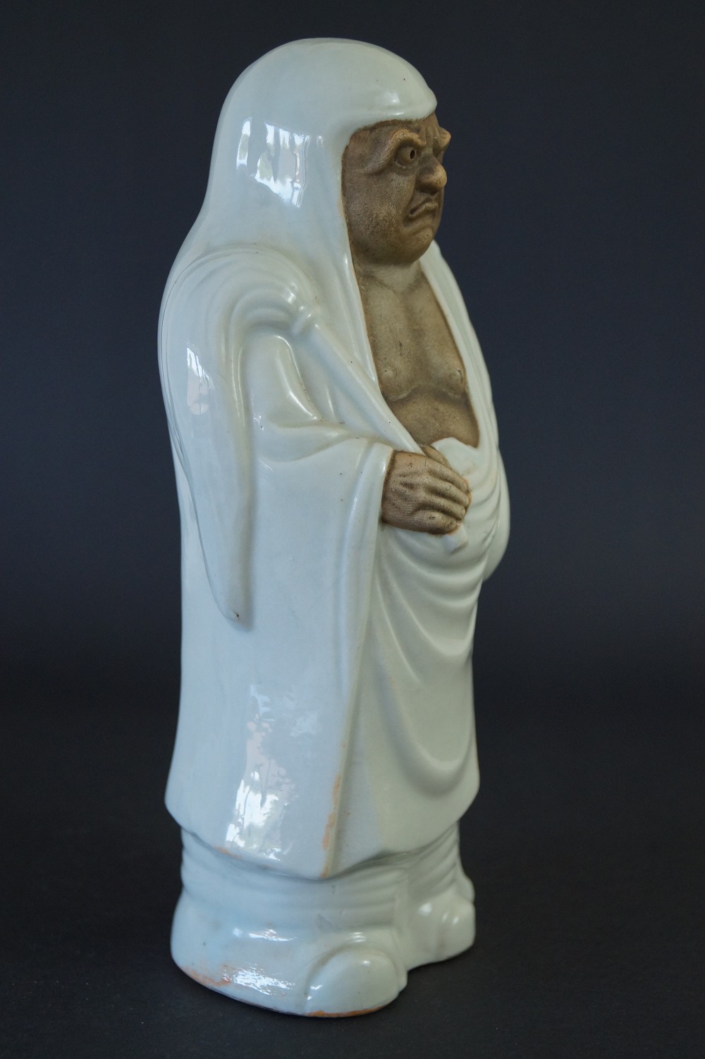 Japanische Bodhidharma Daruma Figur aus Kutani Porzellan Seitenansicht 2
