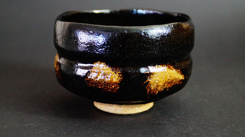 Chawan Teeschale aus Raku-Keramik von Shoraku Sasaki Seitenansicht 2