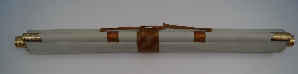 38 Tempel Kakemono zusammengerollt