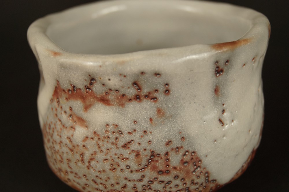Chawan Shino Keramik Seitenansicht