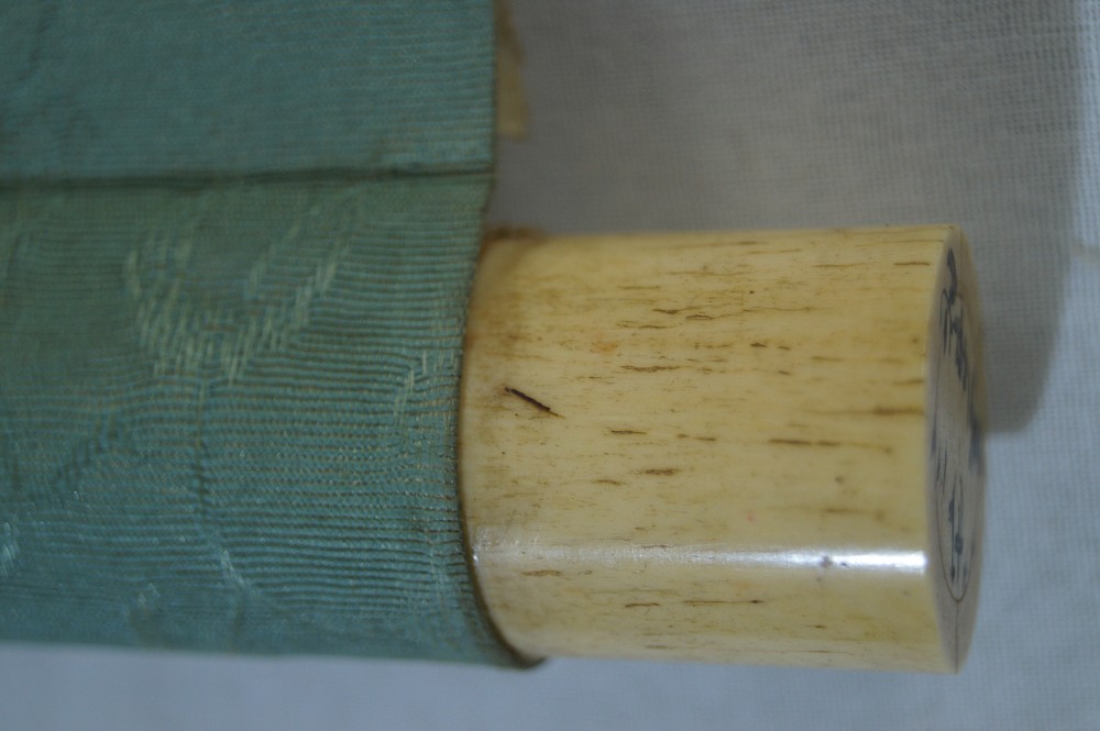 Reiher unter Kirschbluetenzweig Kakemono Rollendetail