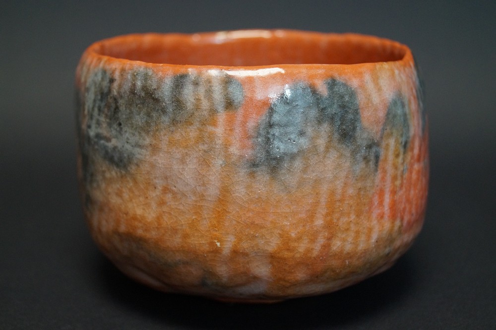 Czarka do herbaty chawan raku od Shoraku Sasaki widok z boku 1
