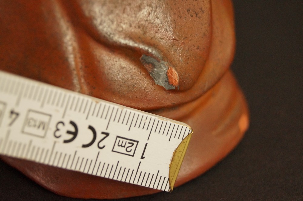 Bodhidharma Daruma Figur aus Bizen Keramik Sockel Nahaufnahme 2