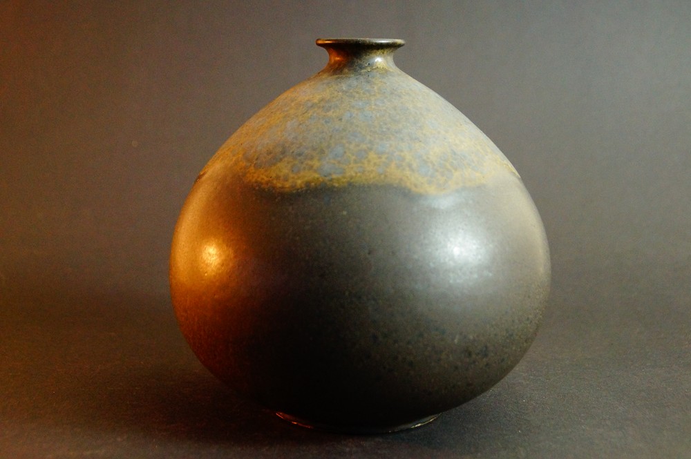 Vase aus Kasama-Keramik von Arata Koji Frontalansicht