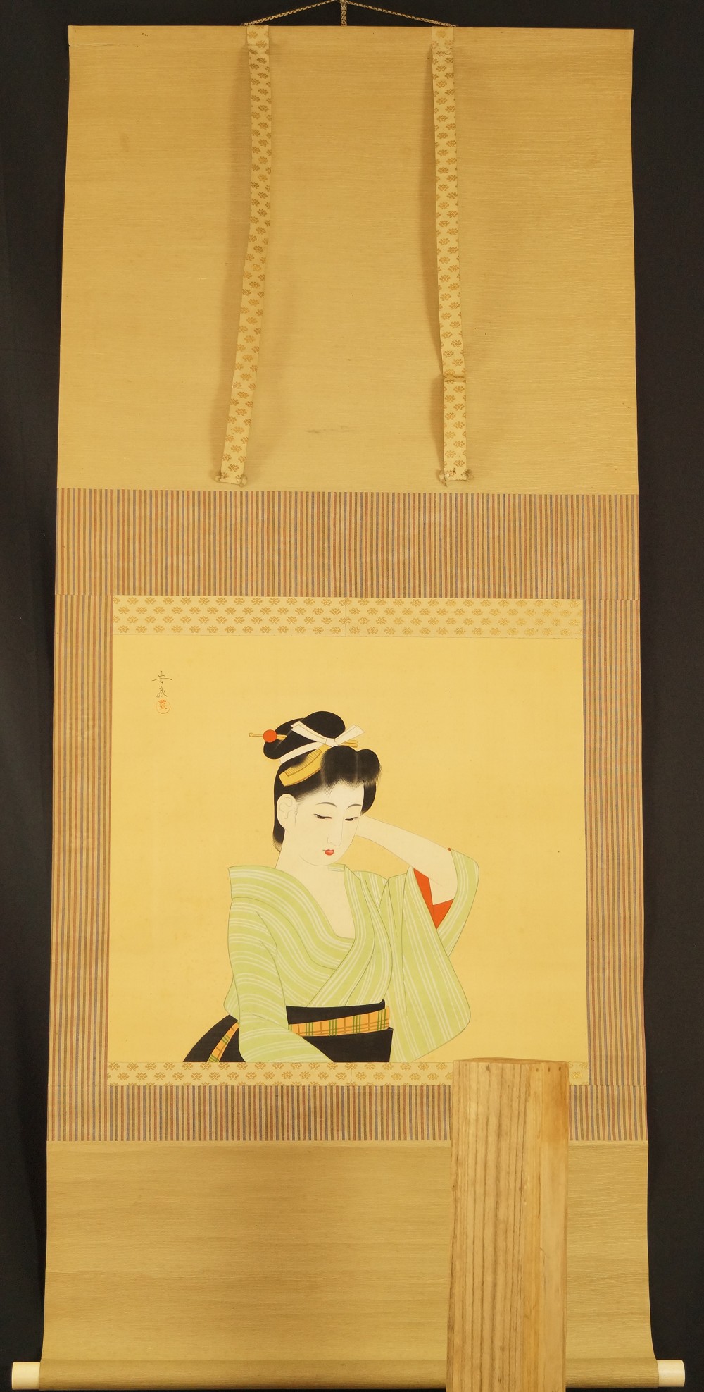 Dame im gestreiften Kimono Gesamtansicht Rollbild