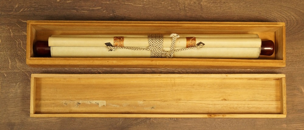 Hoefische Dame der Heian-Zeit Rollbild in Aufbewahrungsbox