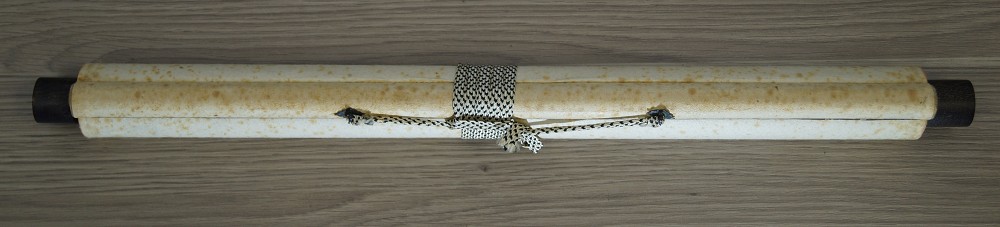 Kakemono Alte Kiefer Zusammengerollt