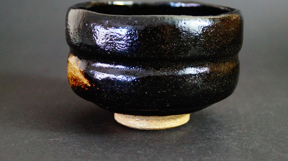 Chawan Teeschale aus Raku-Keramik von Shoraku Sasaki Rueckansicht