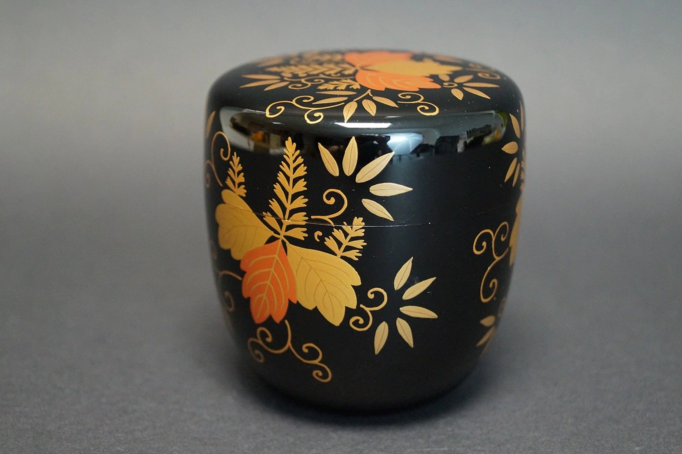 Natsume Makie Chu con paulonia y bambú por Heian Koshun vista lateral 1