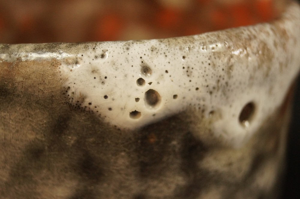 Raku Chawan von Jiho Ueyama Glasur Nahaufnahme 1