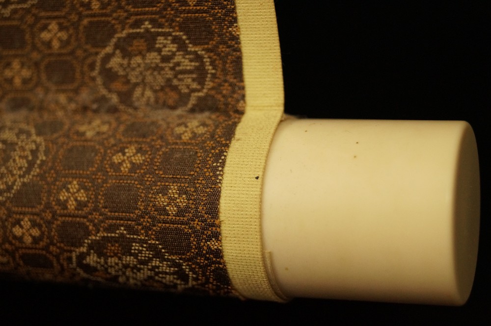 Axe de la baguette de rouleau en bois Détail de l'axe du rouleau