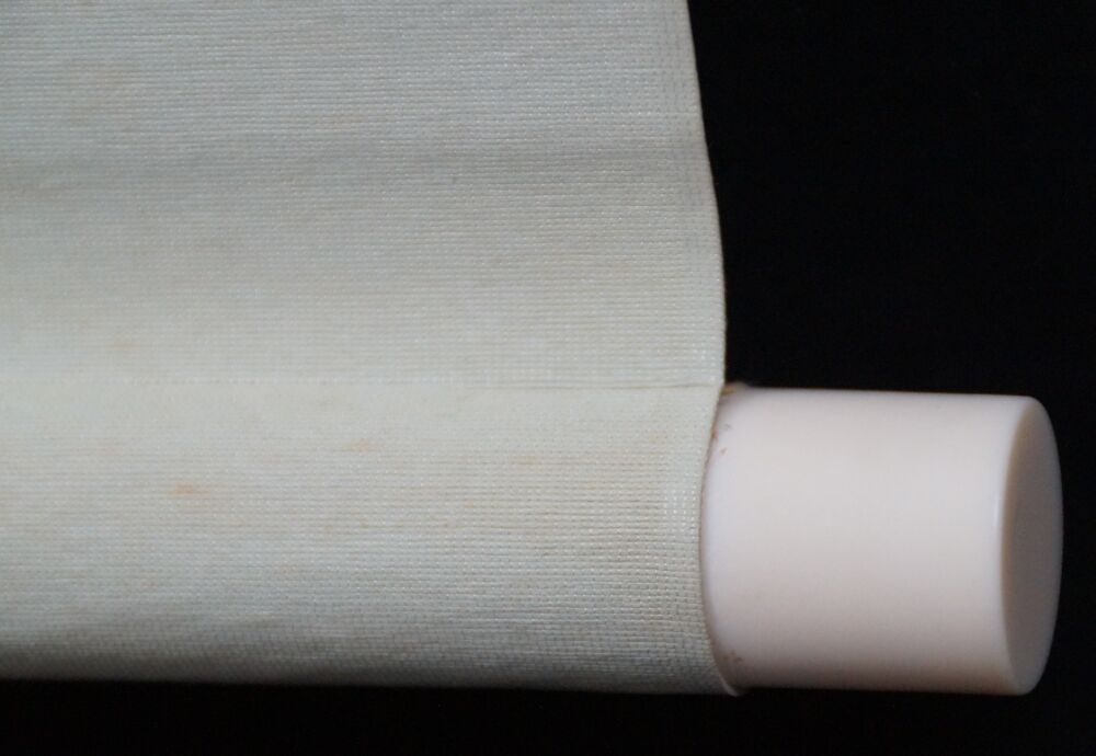 Detailansicht des Rollenendes mit Elfenbeinknauf und cremefarbener Seide des Kakemono Kalligrafie Shoaku Makusa