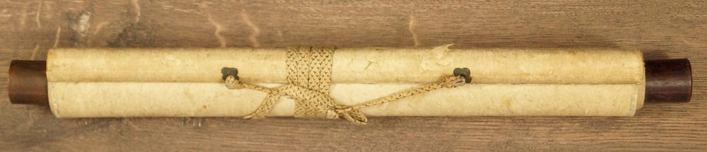 Spatz auf der Kiefer Kakemono zusammengerollt
