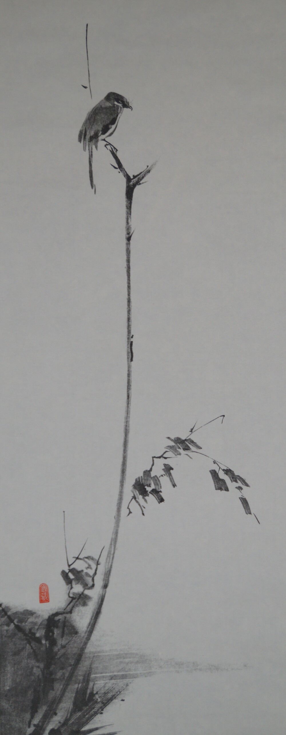 Wuerger auf hohem Schilfhalm am Wasser in der Wuerger-Rolle des Triptychons nach Miyamoto Musashi mit rotem Kuenstlersiegel