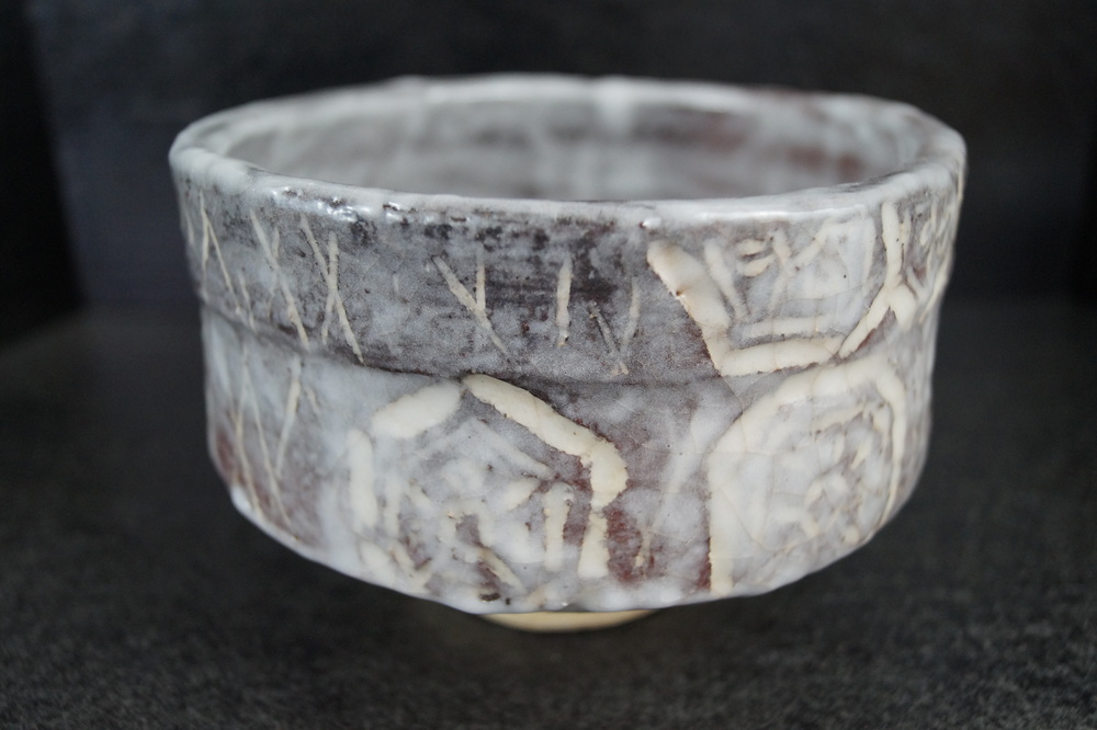 Czarka do herbaty chawan autorstwa Sakumy Yoshioki widok szczegółowy szkliwa 1