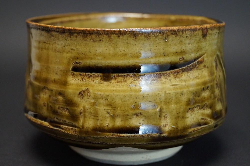 Ciotola da tè chawan Seto di Kazufumi Wada vista laterale 2