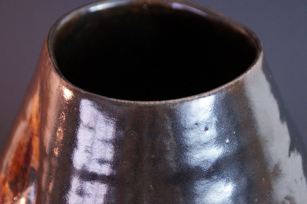 Vase en céramique de Seto par Shunrei Kato, gros plan du col