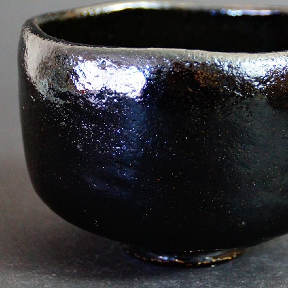 Chawan Teeschale aus Raku-Keramik von Ono Kyuko Motiv Nahaufnahme Vorschau