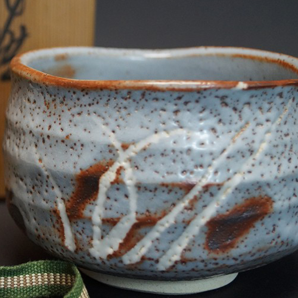 Teeschale Chawan Shino von Shuichi Sawada Motiv Nahaufnahme Vorschau